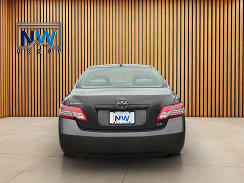 Used 2010 Toyota Camry LE image 27