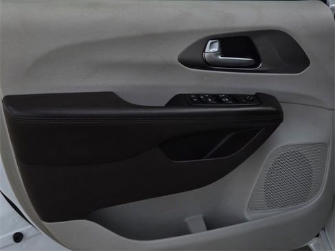 Used 2018 Chrysler Pacifica Touring Plus w/ Tire & Wheel Group image 20