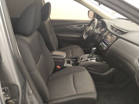 Used 2020 Nissan Rogue SV w/ Premium Package image 21