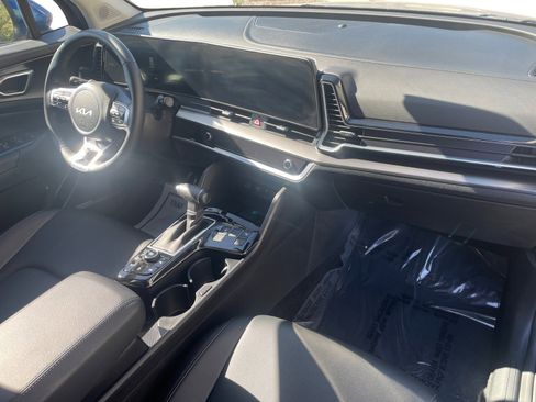 Used 2025 Kia Sportage EX image 14