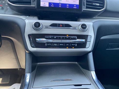 Used 2023 Ford Explorer XLT w/ Equipment Group 202A AWD/4WD image 20