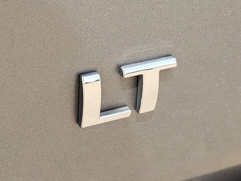 Used 2020 Chevrolet Traverse LT FWD image 13
