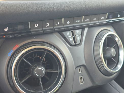 Used 2020 Chevrolet Blazer LT image 27