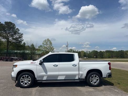 Used 2024 Chevrolet Silverado 1500 LTZ image 3