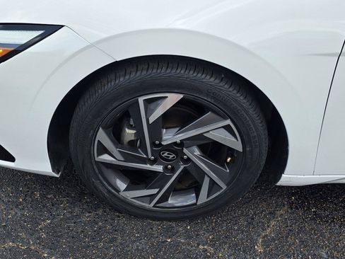 Used 2025 Hyundai Elantra SEL FWD image 33