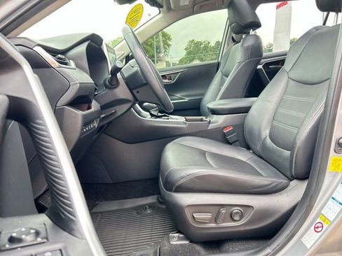 Used 2019 Toyota RAV4 Limited w/ Advanced Technology Package AWD/4WD image 31