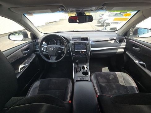 Used 2017 Toyota Camry XSE w/ Moonroof Package FWD image 10