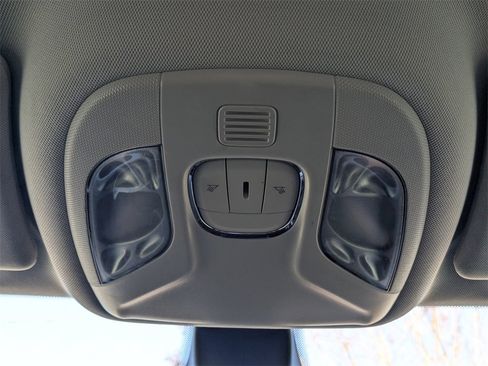 Used 2021 Jeep Compass Latitude image 11