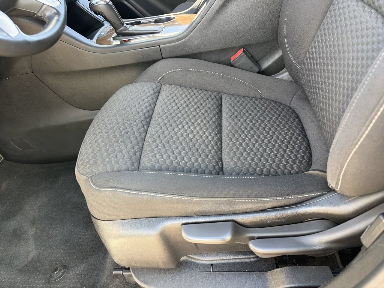 Used 2017 GMC Acadia SLE FWD image 19