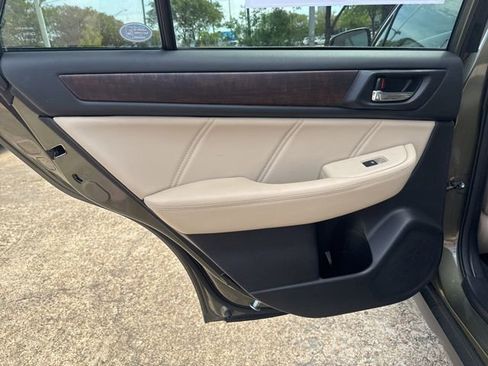 Used 2018 Subaru Outback 2.5i Limited AWD/4WD image 18