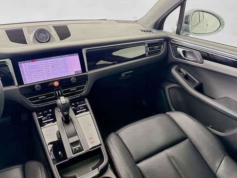 Certified 2025 Porsche Macan image 26