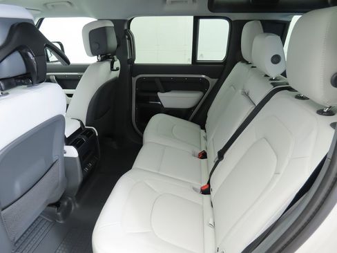 New 2026 Land Rover Defender 110 X-Dynamic SE image 21