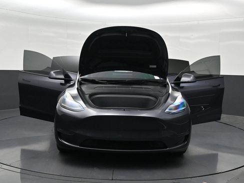 Used 2024 Tesla Model Y Long Range AWD/4WD image 39