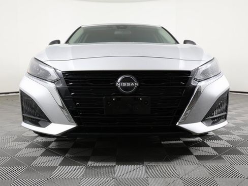 Used 2024 Nissan Altima 2.5 SV image 2
