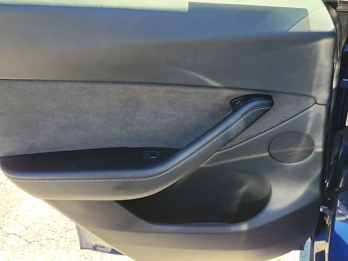 Used 2022 Tesla Model Y Performance image 11