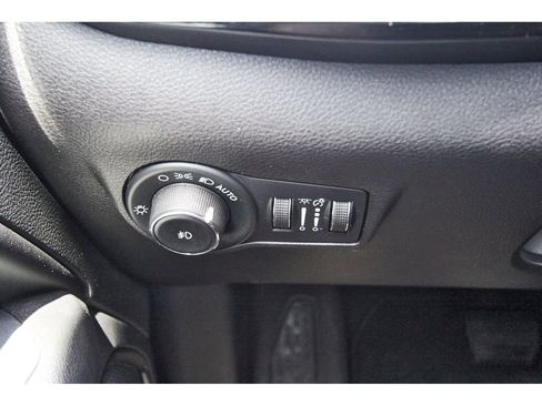 Used 2023 Jeep Compass Latitude AWD/4WD image 18