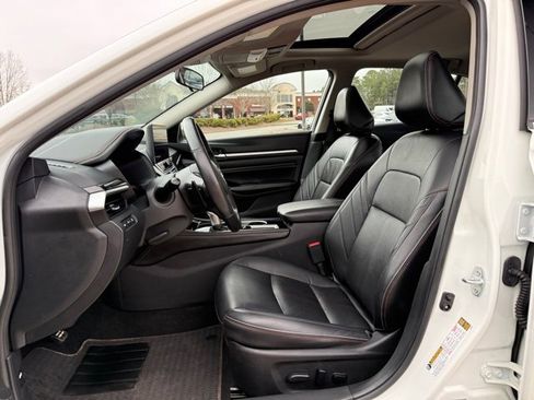 Used 2023 Nissan Altima 2.5 SR w/ SR Premium Package image 13