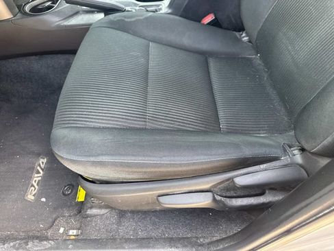 Used 2017 Toyota RAV4 LE FWD image 21