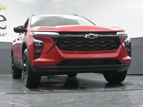 New 2026 Chevrolet Trax LT w/ Driver Confidence Package FWD image 3