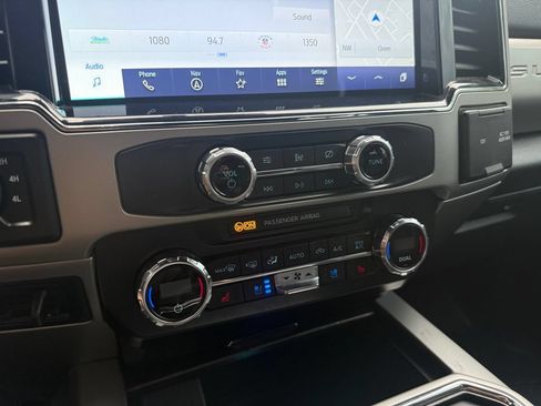 Used 2022 Ford F250 Lariat w/ Black Appearance Package AWD/4WD image 27