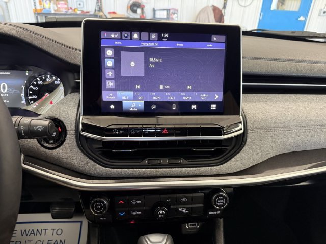 Used 2023 Jeep Compass Latitude AWD/4WD image 24