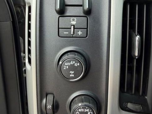 Used 2018 GMC Sierra 1500 SLT AWD/4WD image 16