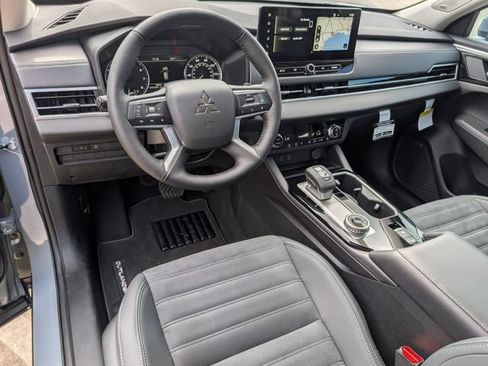 New 2026 Mitsubishi Outlander SE FWD image 12