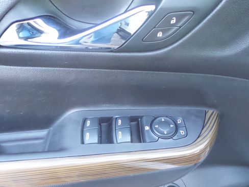 Used 2021 GMC Acadia SLE w/ Driver Convenience Package image 13