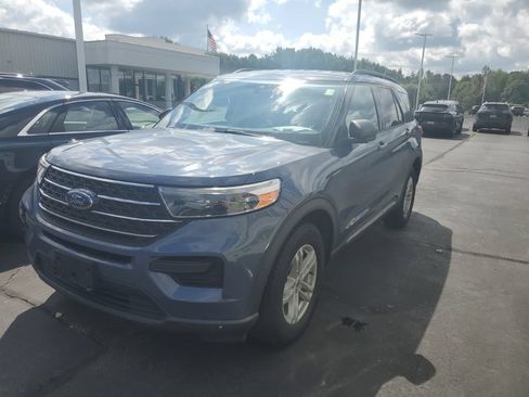 Used 2021 Ford Explorer XLT AWD/4WD image 4