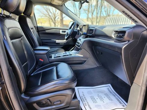 Certified 2022 Ford Explorer XLT w/ Equipment Group 202A AWD/4WD image 11