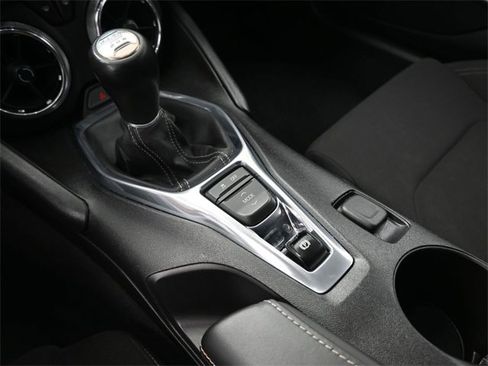 Used 2016 Chevrolet Camaro LT image 9