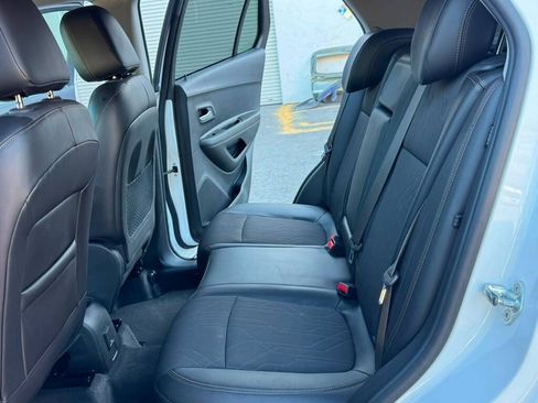 Used 2017 Chevrolet Trax LT w/ Sun & Sound Package AWD/4WD image 9