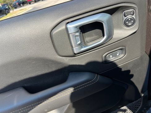 Used 2021 Jeep Wrangler Unlimited Sahara AWD/4WD image 31