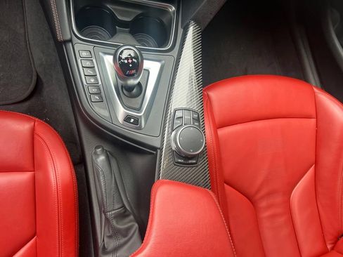Used 2019 BMW M4 Coupe w/ Executive Package RWD image 8
