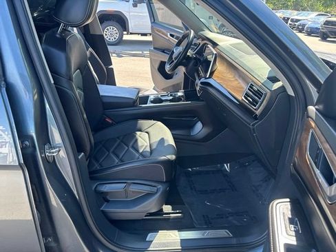 Used 2024 Volkswagen Atlas SE FWD image 39