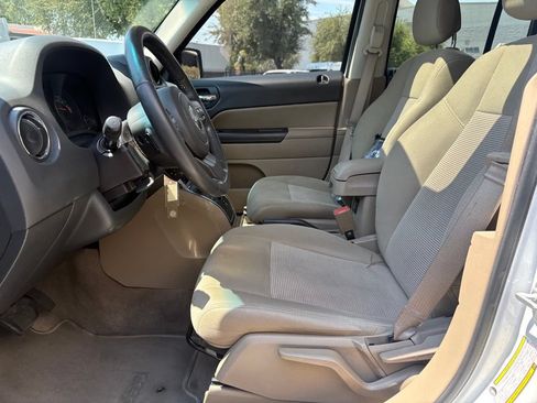 Used 2016 Jeep Patriot Latitude w/ Sun/Sound Group FWD image 8