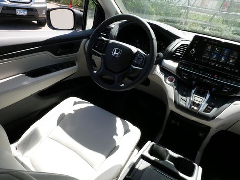 Certified 2026 Honda Odyssey EX-L image 9