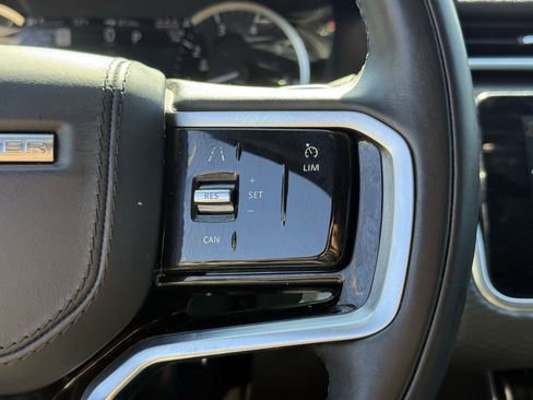 Used 2022 Land Rover Range Rover Velar R-Dynamic S image 17