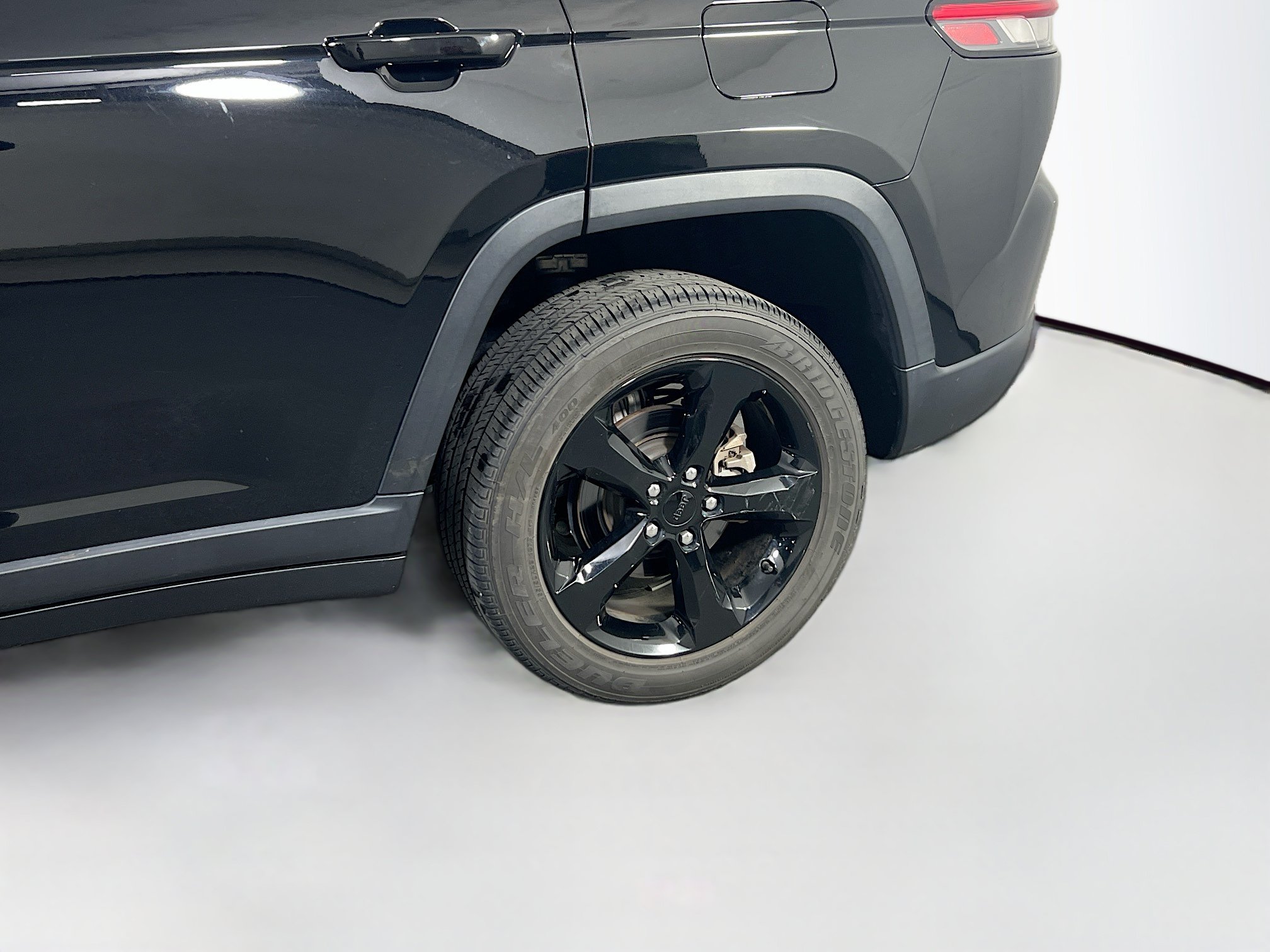 Used 2023 Jeep Grand Cherokee Altitude AWD/4WD image 30