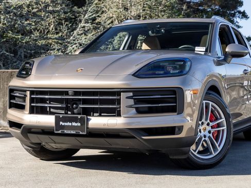 Certified 2025 Porsche Cayenne S AWD/4WD image 7