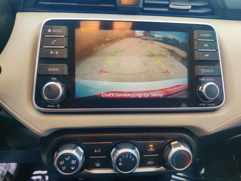 Used 2022 Nissan Versa SV image 8