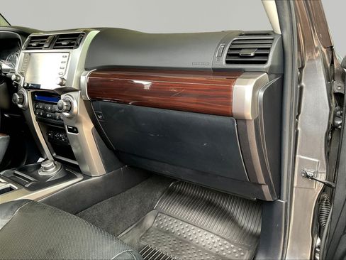 Used 2020 Toyota 4Runner Limited AWD/4WD image 26