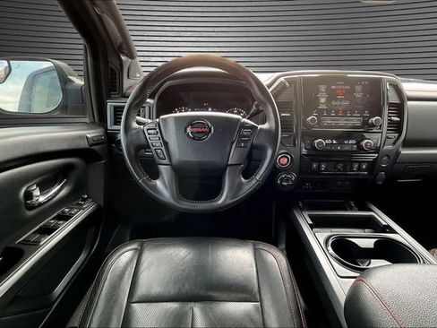 Used 2020 Nissan Titan PRO-4X w/ Pro-4x Convenience Package image 9