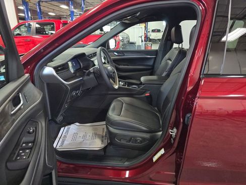New 2026 Jeep Grand Cherokee L Limited AWD/4WD image 9