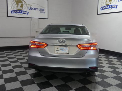 Used 2018 Toyota Camry XLE FWD image 8