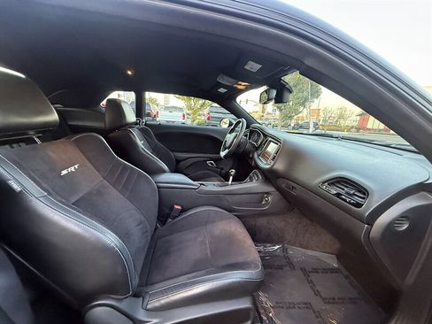 Used 2016 Dodge Challenger SRT RWD image 28