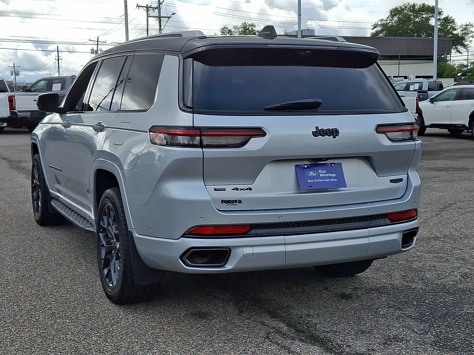Used 2023 Jeep Grand Cherokee L Summit AWD/4WD image 8
