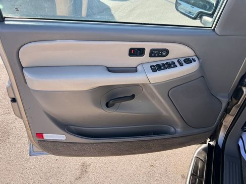 Used 2002 Chevrolet Suburban LT image 14