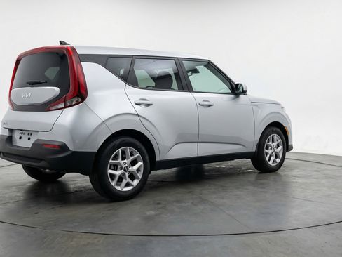 Used 2025 Kia Soul LX w/ LX Technology Package image 9