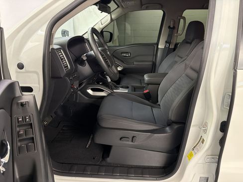 Used 2024 Nissan Frontier SV w/ Hardbody Edition AWD/4WD image 5